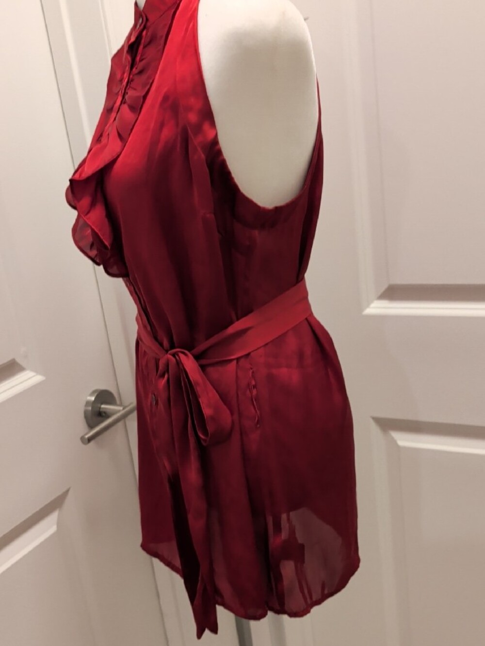 Forever 21- Size Large Sleeveless Ruffled Halter Satin Tunic Blouse in Deep Red - Picture 4 of 9